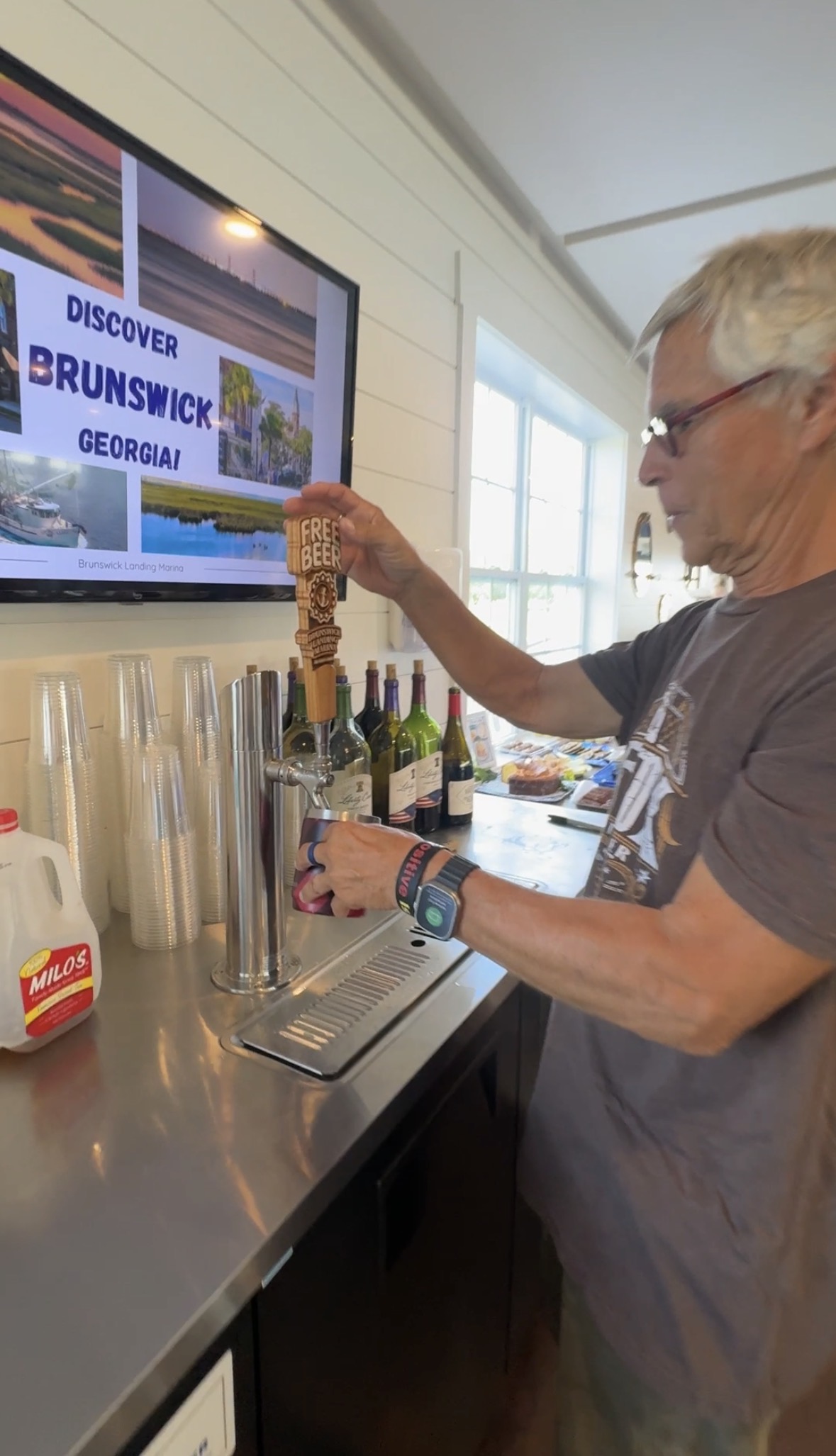 Low Country Boil Brings a Full House to the Marina, marina outing photograph 4